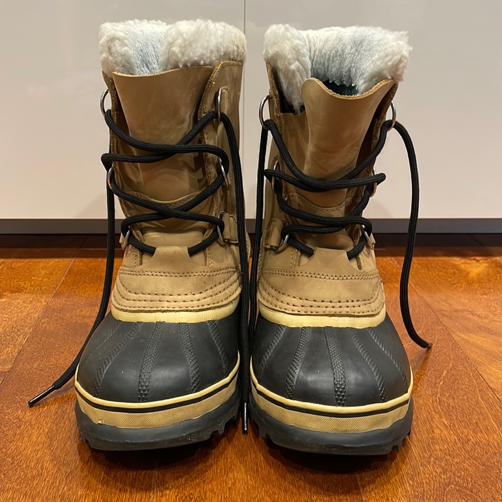 SOREL Youth Caribou Boot
Size 4 USA, 35 EUR